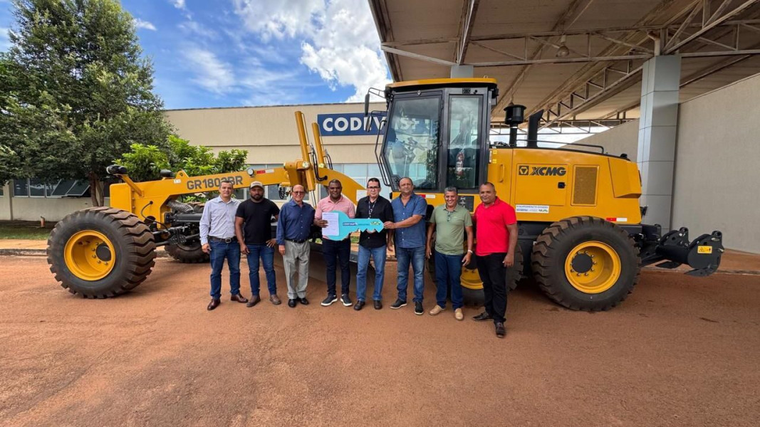 Lagoa recebe nova motoniveladora para reforçar recuperação de estradas vicinais