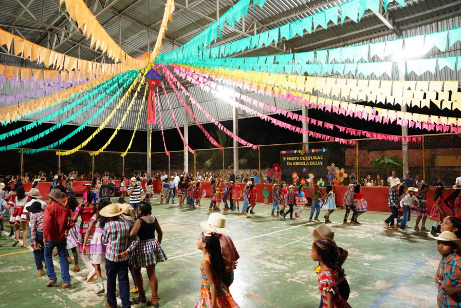 Escola Municipal Delci Ribeiro Barros realiza 3ª Noite Cultural com apresentações e comidas típicas
