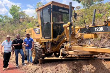 LAGOA: Prefeito Leandro acompanha obras de recuperação das estradas vicinais e visita famílias da zona rural