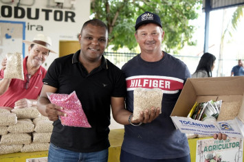 Prefeitura de Lagoa do Tocantins entrega sementes e adubos a pequenos produtores