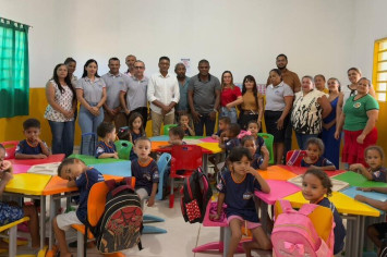 Entrega de conjuntos escolares e climatização total das salas de aula garante mais conforto, organização e melhores condições de aprendizagem para crianças da creche e da pré-escola.