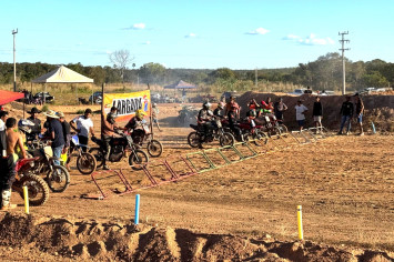 Motocross une velocidade, adrenalina e emoção sobre duas rodas