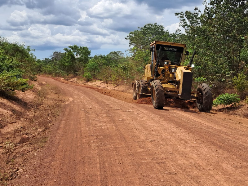 Prefeitura intensifica manutenção das estradas vicinais com a chegada do período chuvoso