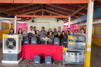Prefeitura de Lagoa do Tocantins entrega mochilas escolares e novos mobiliários à rede municipal