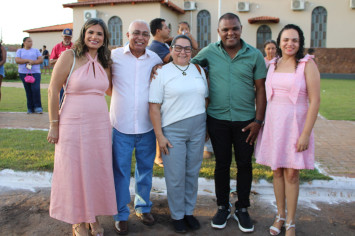 O prefeito Leandro Soares participou do desfile cívico realizado na tarde de sexta-feira, 6, acompanhado da esposa Elenilsa Cirqueira, do vereador Maurizam Veloso e de secretários municipais.