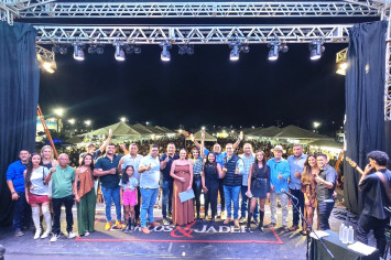 Encerramento dos shows da festa do padroeiro reúne multidão animada